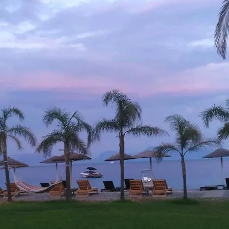 Melivia Luxury Apartment Nikiana